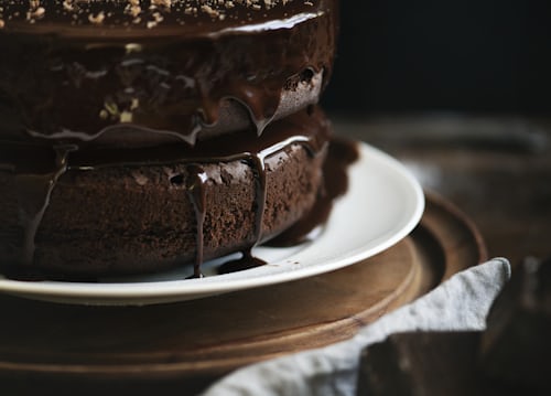 Schoko-Lava-Kuchen im Dutch Oven – flüssiger Schokokuchen vom Lagerfeuer