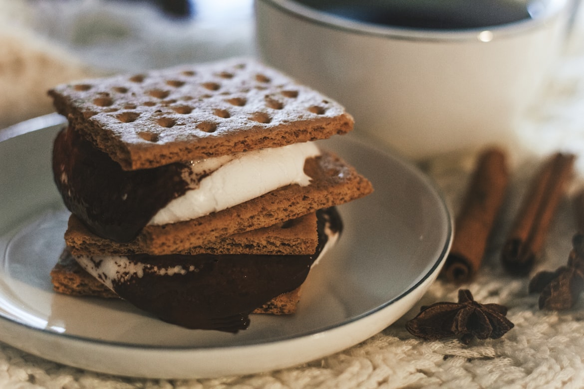 S'mores am Lagerfeuer